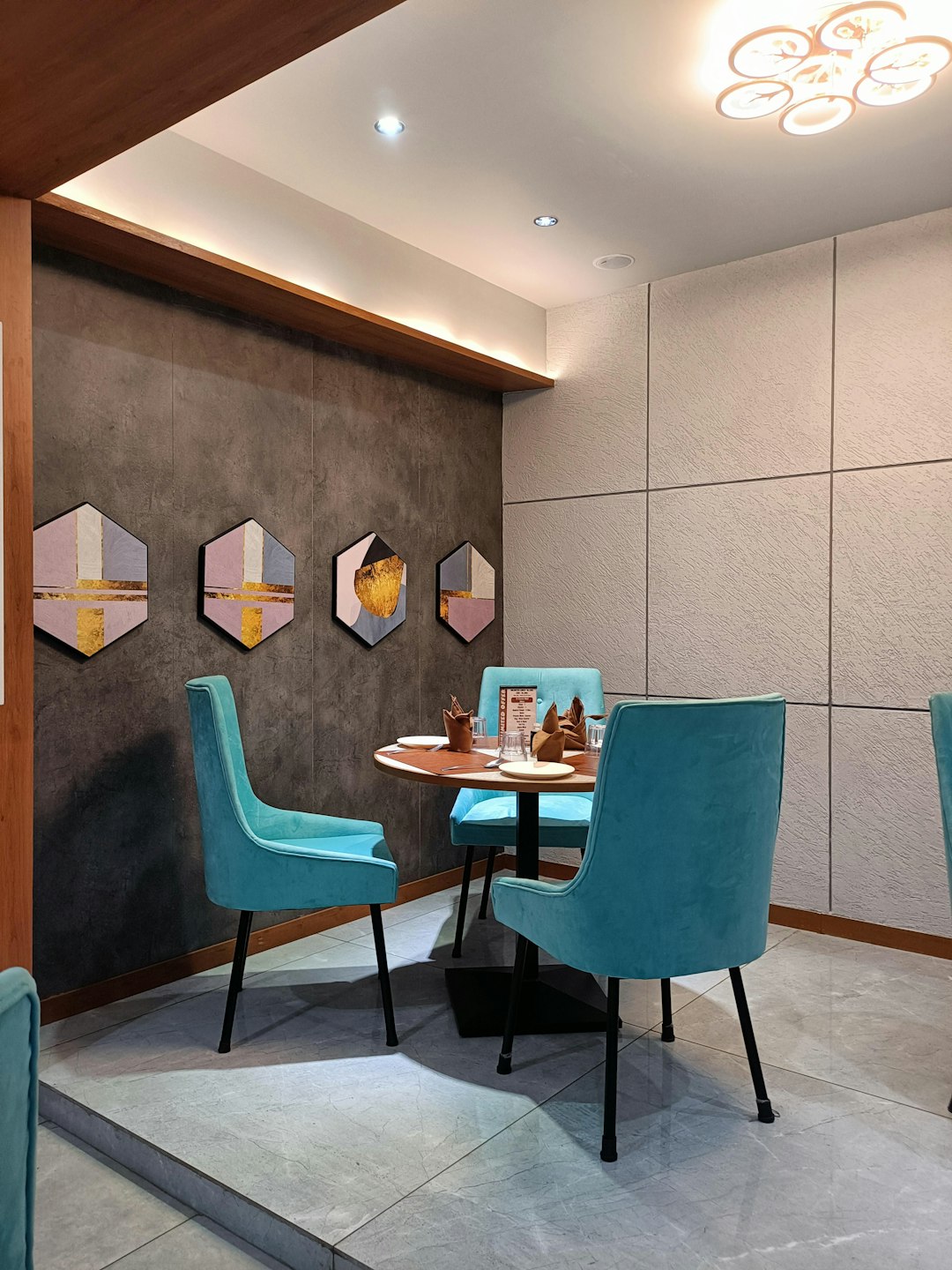 a-dining-room-with-blue-chairs-and-a-round-table-gr-uzjoeye